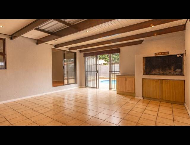 3 BEDROOM HOUSE FOR SALE IN OAKGLEN